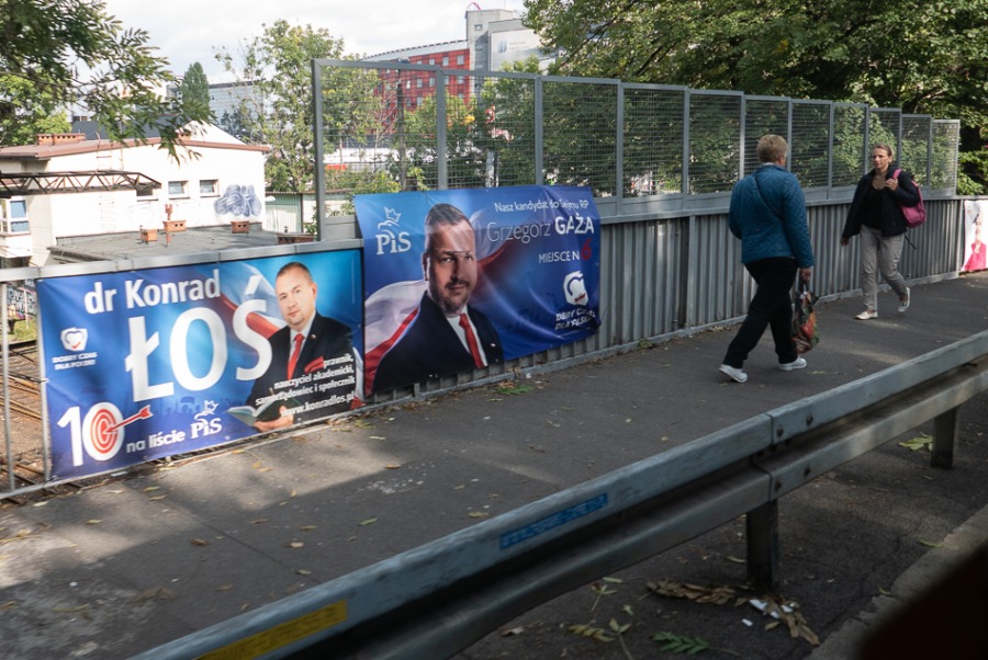 Nudna kampania wyborcza. Plakatowa wojna na płotach ZDJĘCIA