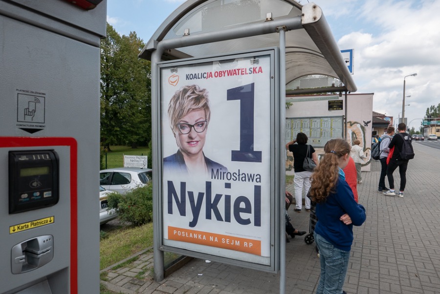 Nudna kampania wyborcza. Plakatowa wojna na płotach ZDJĘCIA
