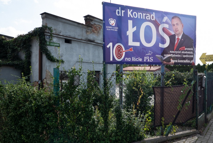 Nudna kampania wyborcza. Plakatowa wojna na płotach ZDJĘCIA