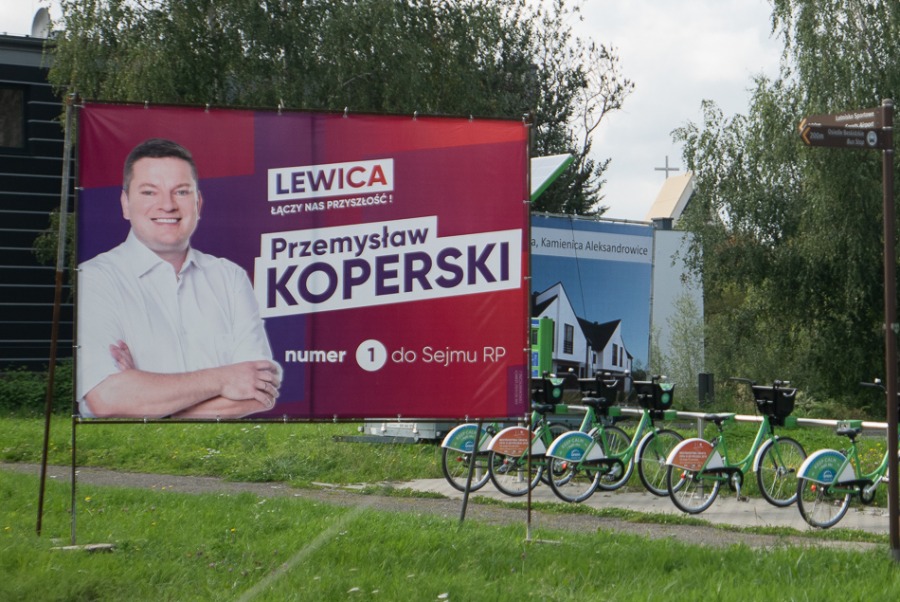 Nudna kampania wyborcza. Plakatowa wojna na płotach ZDJĘCIA