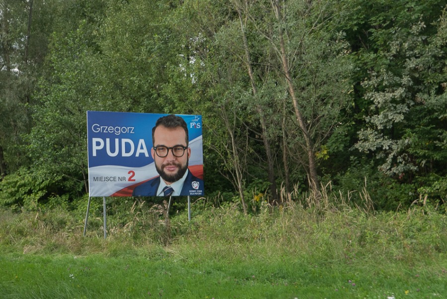Nudna kampania wyborcza. Plakatowa wojna na płotach ZDJĘCIA