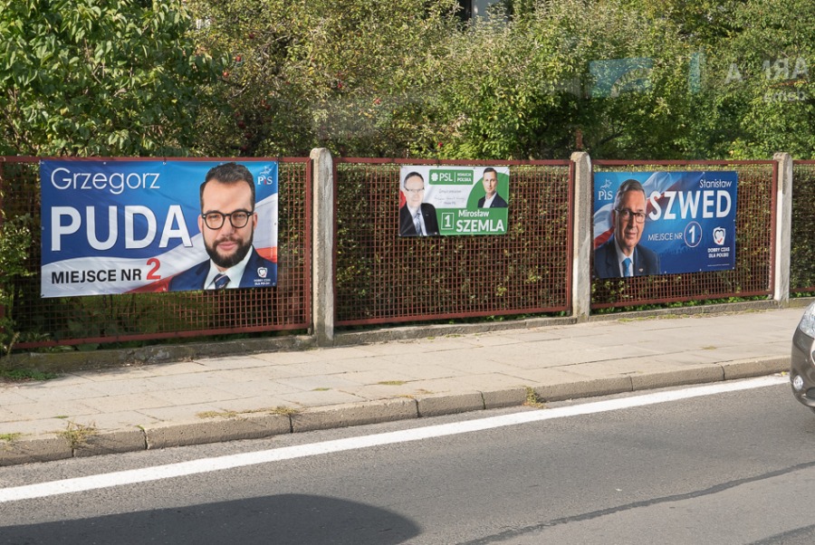 Nudna kampania wyborcza. Plakatowa wojna na płotach ZDJĘCIA