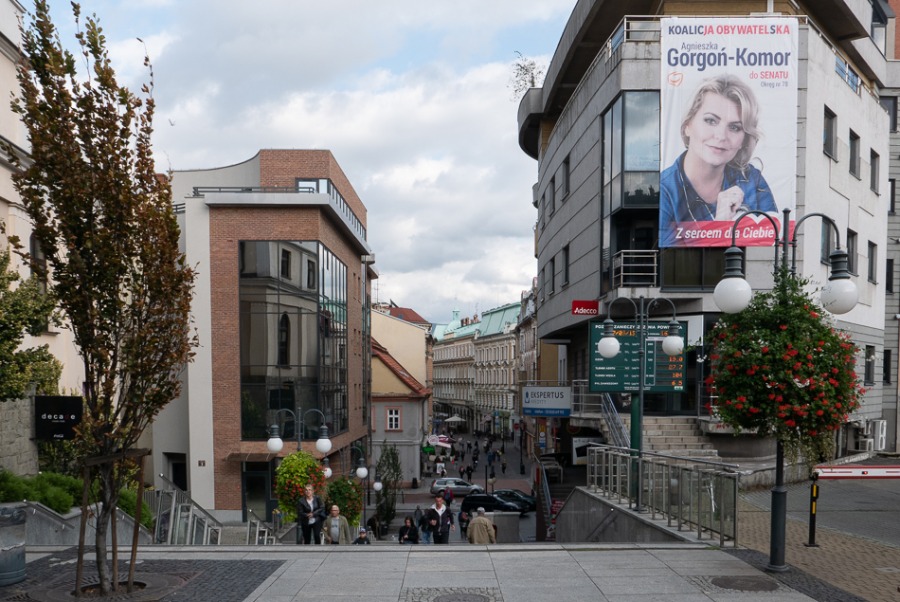 Nudna kampania wyborcza. Plakatowa wojna na płotach ZDJĘCIA