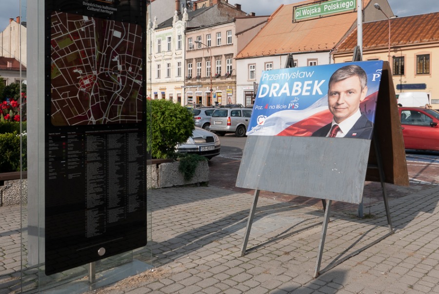 Nudna kampania wyborcza. Plakatowa wojna na płotach ZDJĘCIA
