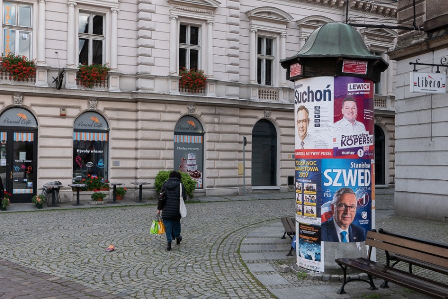 Nudna kampania wyborcza. Plakatowa wojna na płotach ZDJĘCIA