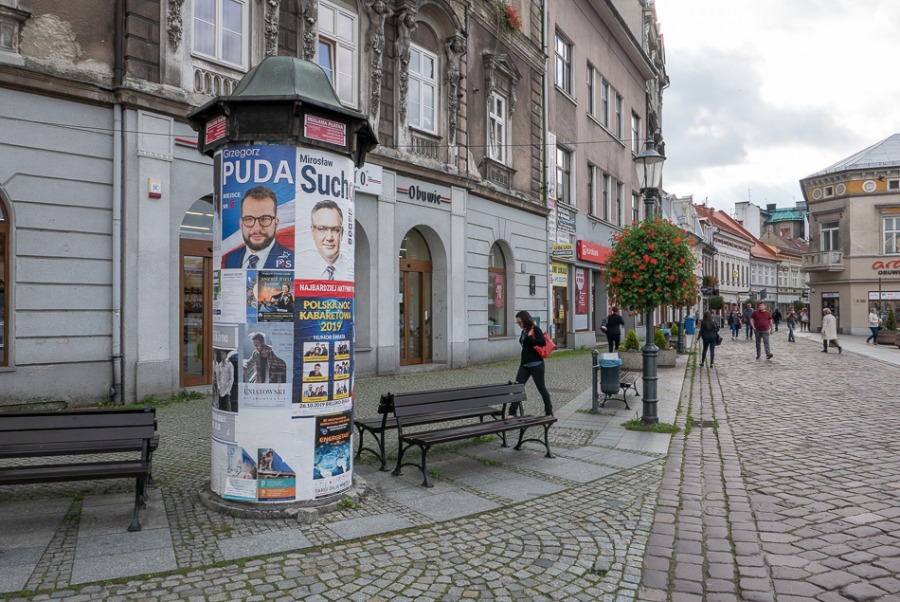 Nudna kampania wyborcza. Plakatowa wojna na płotach ZDJĘCIA