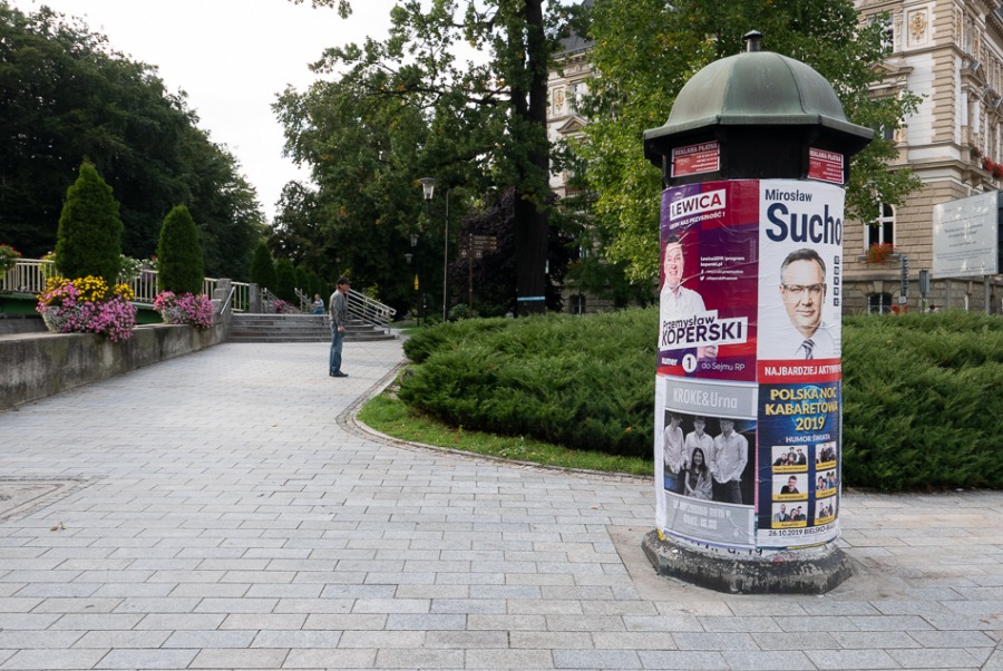 Nudna kampania wyborcza. Plakatowa wojna na płotach ZDJĘCIA