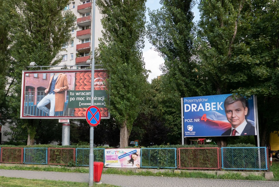 Nudna kampania wyborcza. Plakatowa wojna na płotach ZDJĘCIA