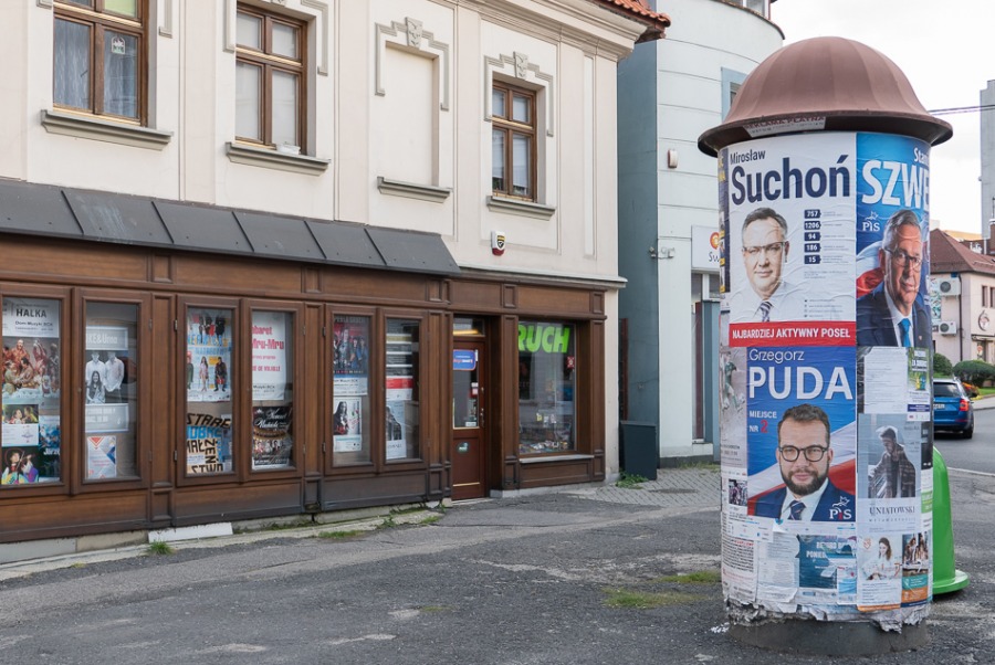 Nudna kampania wyborcza. Plakatowa wojna na płotach ZDJĘCIA
