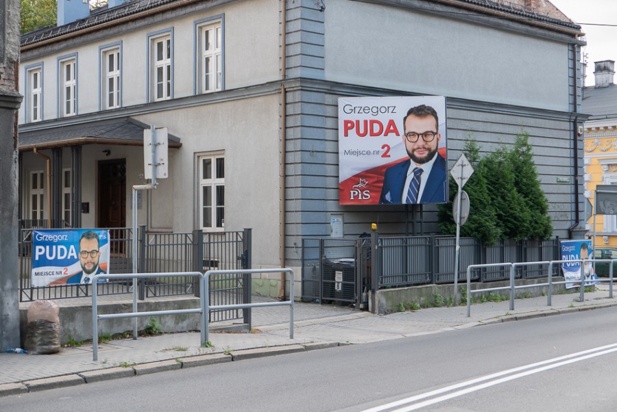 Nudna kampania wyborcza. Plakatowa wojna na płotach ZDJĘCIA