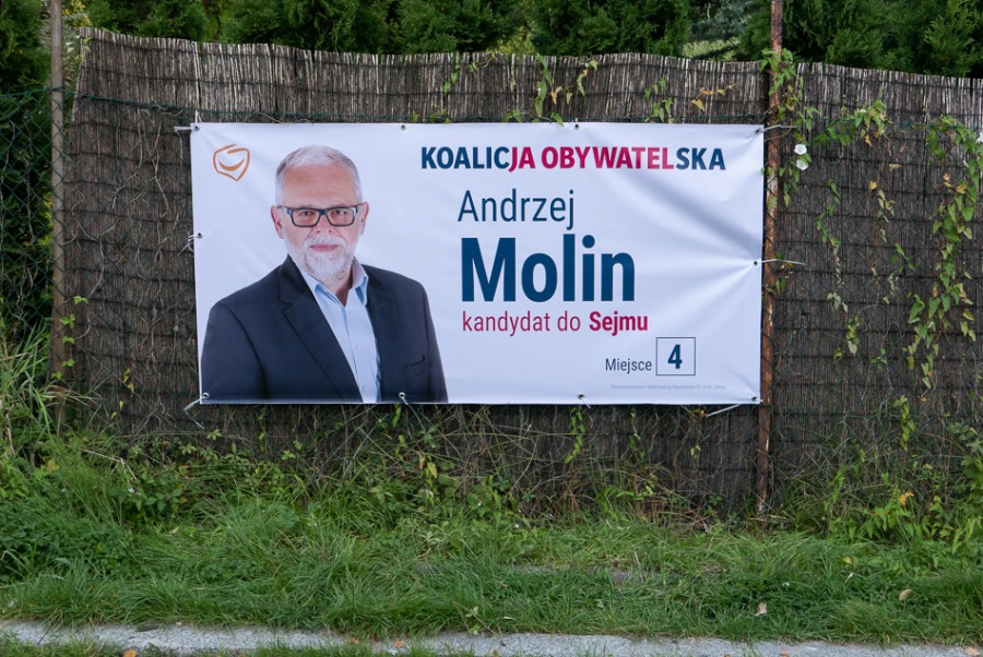 Nudna kampania wyborcza. Plakatowa wojna na płotach ZDJĘCIA