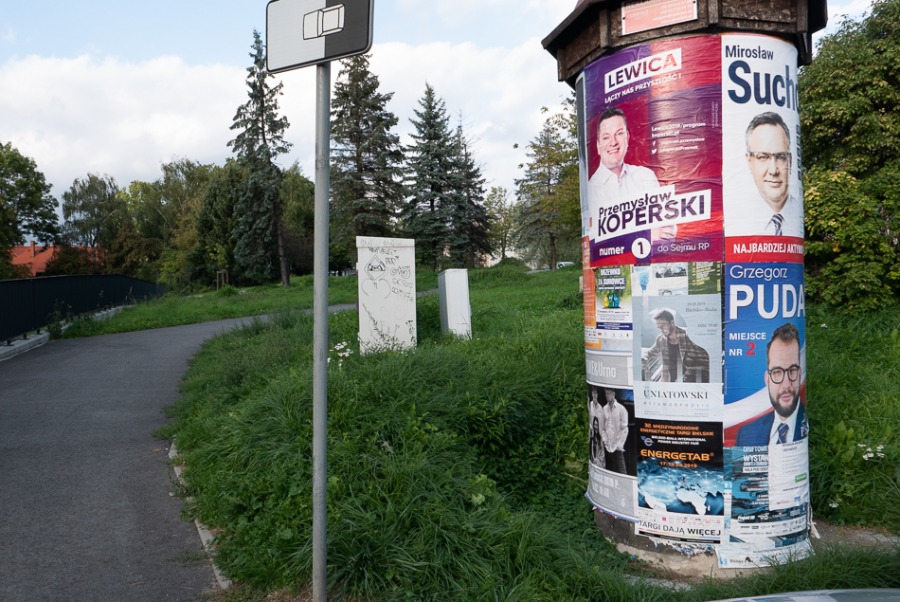 Nudna kampania wyborcza. Plakatowa wojna na płotach ZDJĘCIA