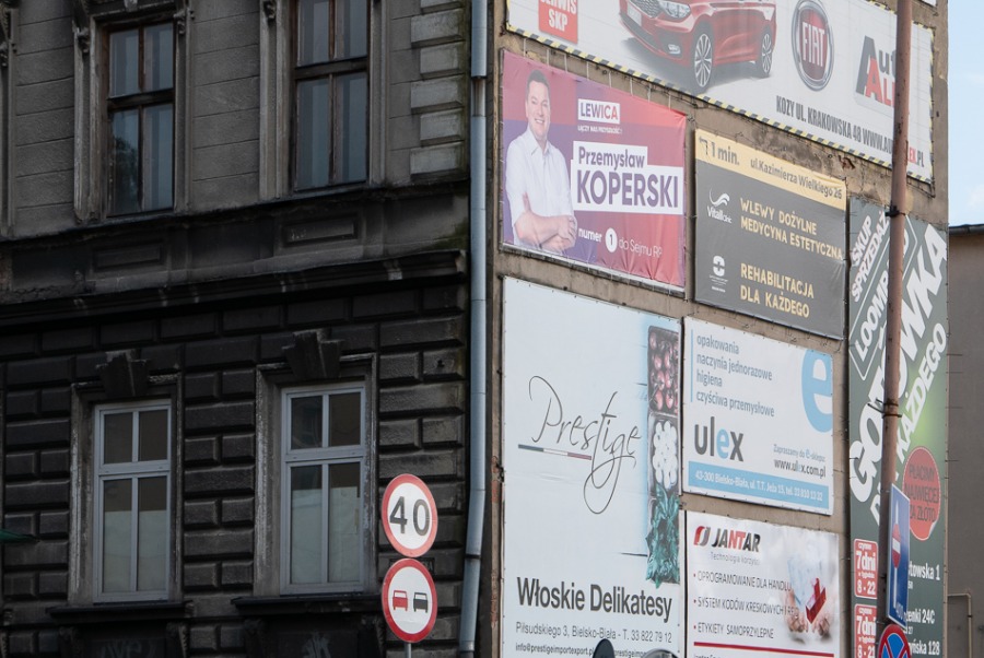 Nudna kampania wyborcza. Plakatowa wojna na płotach ZDJĘCIA