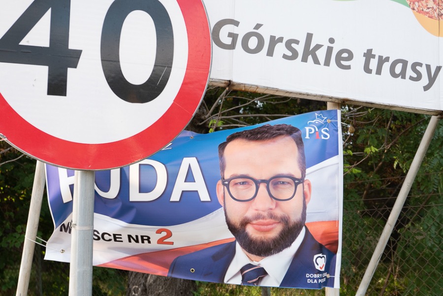 Nudna kampania wyborcza. Plakatowa wojna na płotach ZDJĘCIA