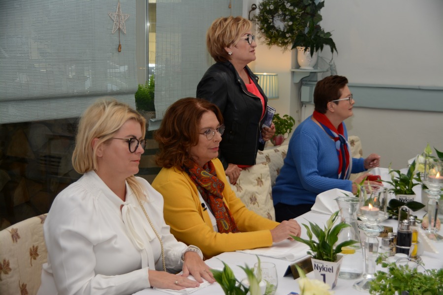 Małgorzata Kidawa-Błońska z przedsiębiorcami. Briefing w centrum miasta - foto