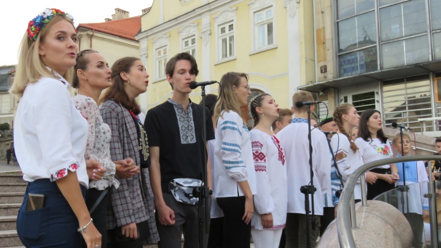 Piosenka ponad podziałami. Chwila wytchnienia na placu Chrobrego ZDJĘCIA