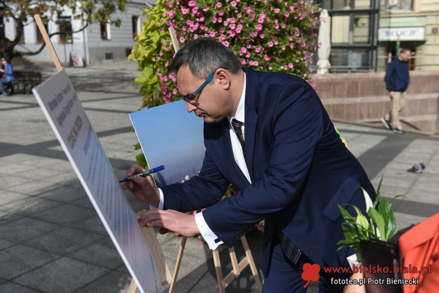 Poseł poparł strajk. Dzisiaj naszym wnukom gotujemy piekło - foto