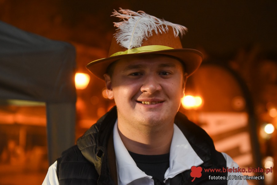 Sukces Oktoberfestu na bielskim Rynku. Zabawa w stylu bawarskim ZDJĘCIA