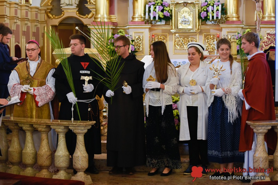 Korowód z relikwiami. Odpowiedź na coraz popularniejszy Halloween ZDJĘCIA