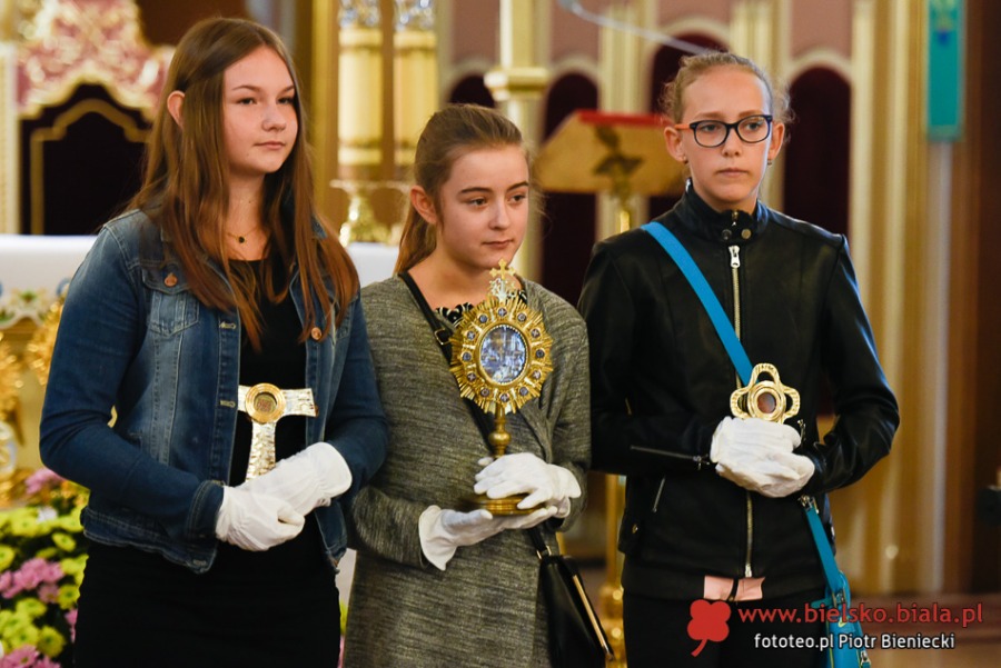 Korowód z relikwiami. Odpowiedź na coraz popularniejszy Halloween ZDJĘCIA