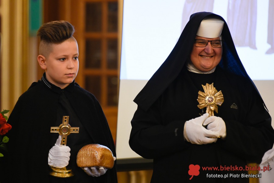 Korowód z relikwiami. Odpowiedź na coraz popularniejszy Halloween ZDJĘCIA