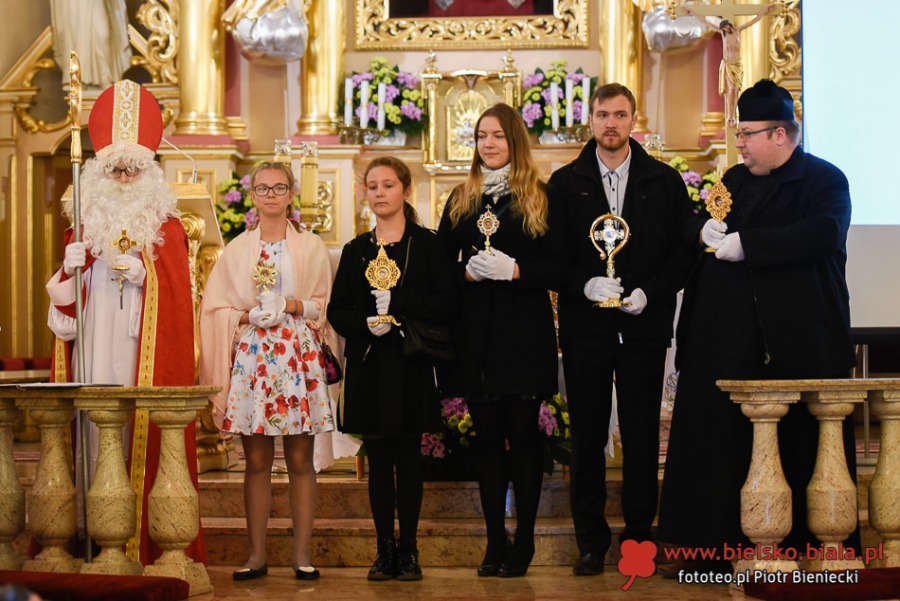 Korowód z relikwiami. Odpowiedź na coraz popularniejszy Halloween ZDJĘCIA