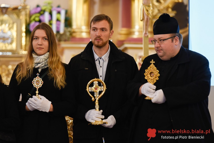 Korowód z relikwiami. Odpowiedź na coraz popularniejszy Halloween ZDJĘCIA