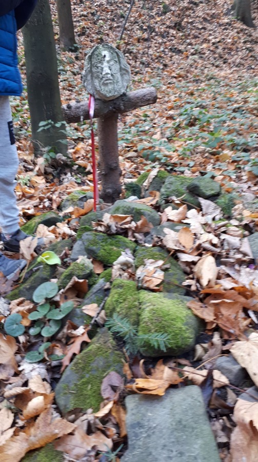 Tajemnicze groby w Cygańskim Lesie. Knot dawno się wypalił