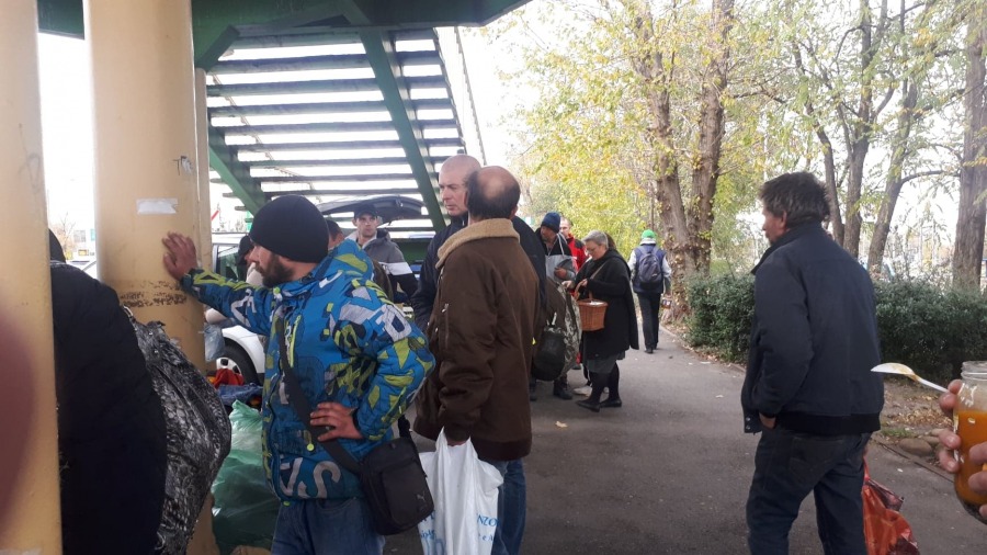 Zupa dyniowa pod kładką koło dworca. Nakarmili kilkadziesiąt osób