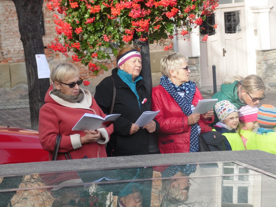Tłum na bielskim Rynku. Bielszczanie wspólnie śpiewali- foto