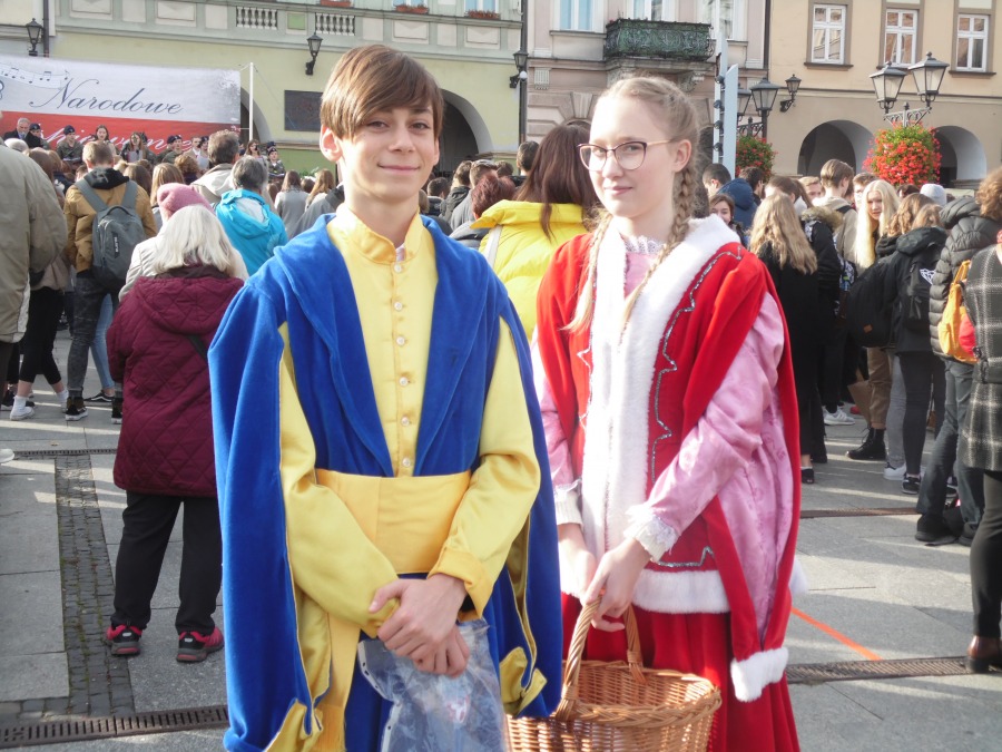 Tłum na bielskim Rynku. Bielszczanie wspólnie śpiewali- foto