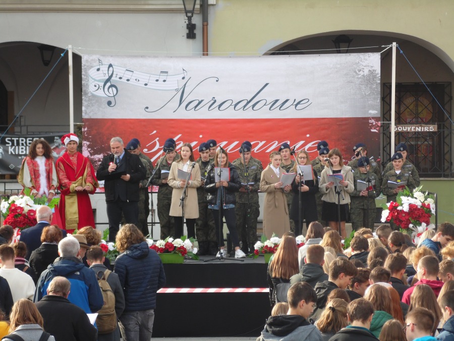 Tłum na bielskim Rynku. Bielszczanie wspólnie śpiewali- foto