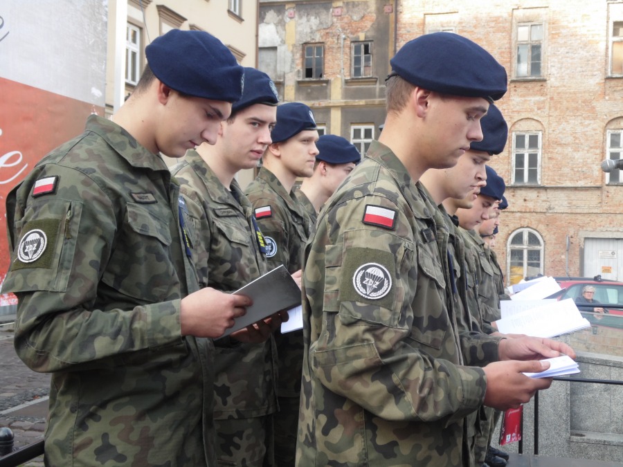Tłum na bielskim Rynku. Bielszczanie wspólnie śpiewali- foto