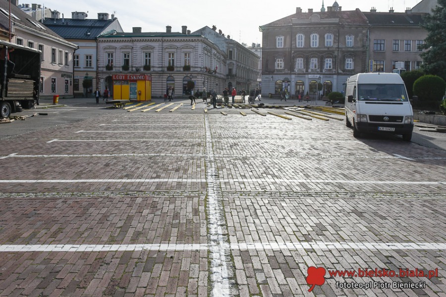 Budowa na placu Wojska Polskiego. Tutaj będzie lodowisko! - ZDJĘCIA