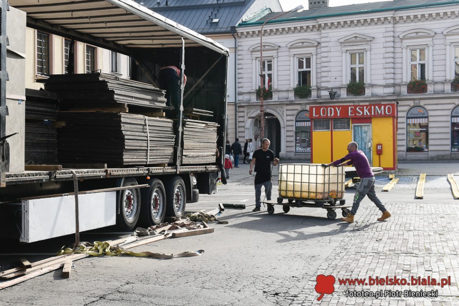 Budowa na placu Wojska Polskiego. Tutaj będzie lodowisko! - ZDJĘCIA