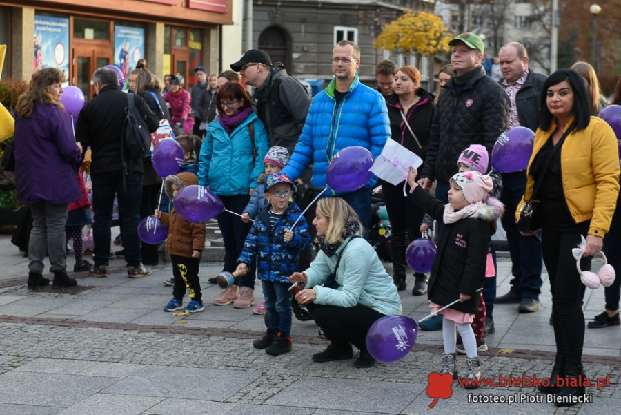 Rzeźba z lodu przed ratuszem. Dopóki bije serce dziecka, jest nadzieja ZDJĘCIA