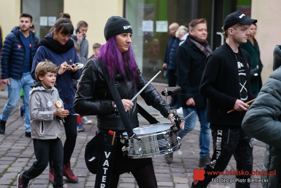 Rzeźba z lodu przed ratuszem. Dopóki bije serce dziecka, jest nadzieja ZDJĘCIA
