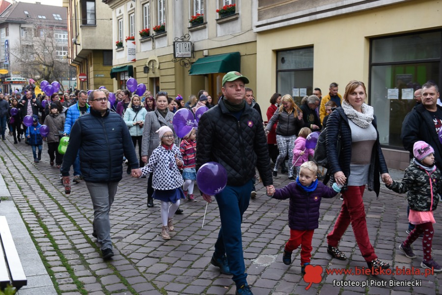 Rzeźba z lodu przed ratuszem. Dopóki bije serce dziecka, jest nadzieja ZDJĘCIA