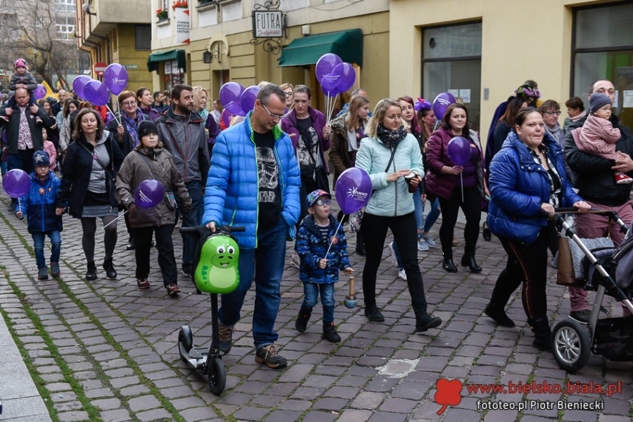 Rzeźba z lodu przed ratuszem. Dopóki bije serce dziecka, jest nadzieja ZDJĘCIA