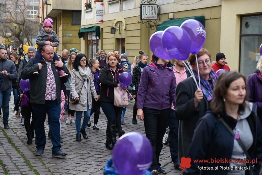 Rzeźba z lodu przed ratuszem. Dopóki bije serce dziecka, jest nadzieja ZDJĘCIA