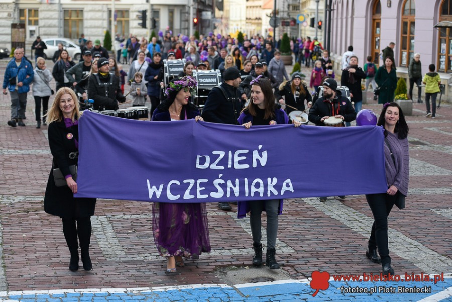 Rzeźba z lodu przed ratuszem. Dopóki bije serce dziecka, jest nadzieja ZDJĘCIA