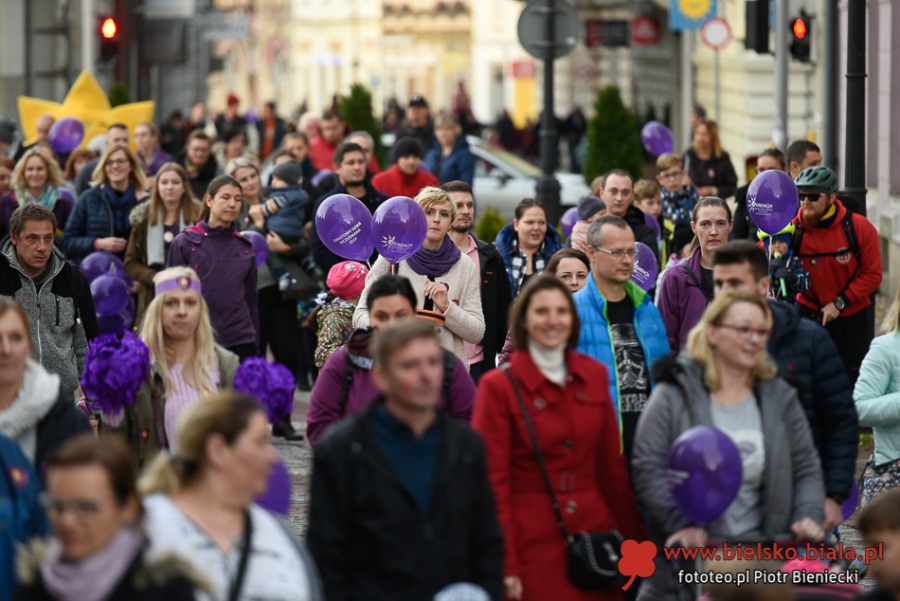 Rzeźba z lodu przed ratuszem. Dopóki bije serce dziecka, jest nadzieja ZDJĘCIA