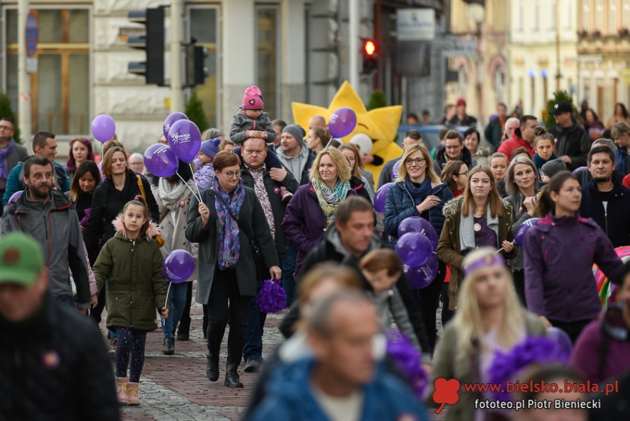 Rzeźba z lodu przed ratuszem. Dopóki bije serce dziecka, jest nadzieja ZDJĘCIA