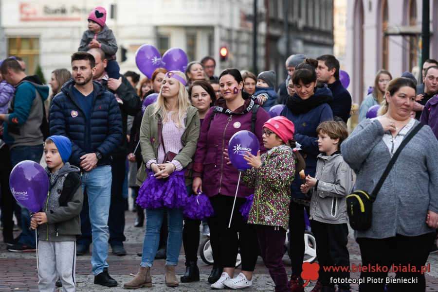 Rzeźba z lodu przed ratuszem. Dopóki bije serce dziecka, jest nadzieja ZDJĘCIA