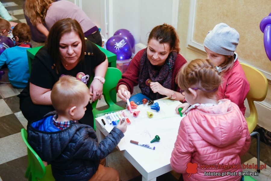 Rzeźba z lodu przed ratuszem. Dopóki bije serce dziecka, jest nadzieja ZDJĘCIA