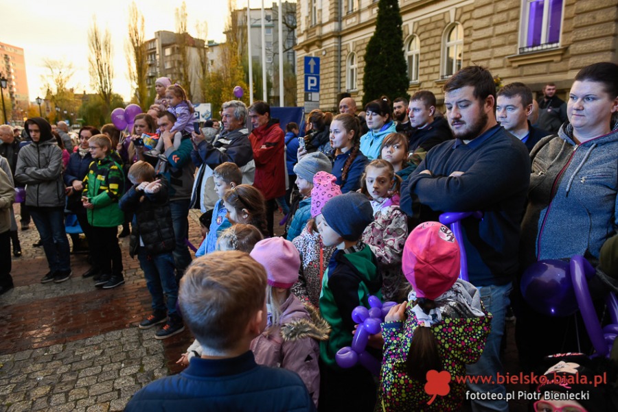 Rzeźba z lodu przed ratuszem. Dopóki bije serce dziecka, jest nadzieja ZDJĘCIA