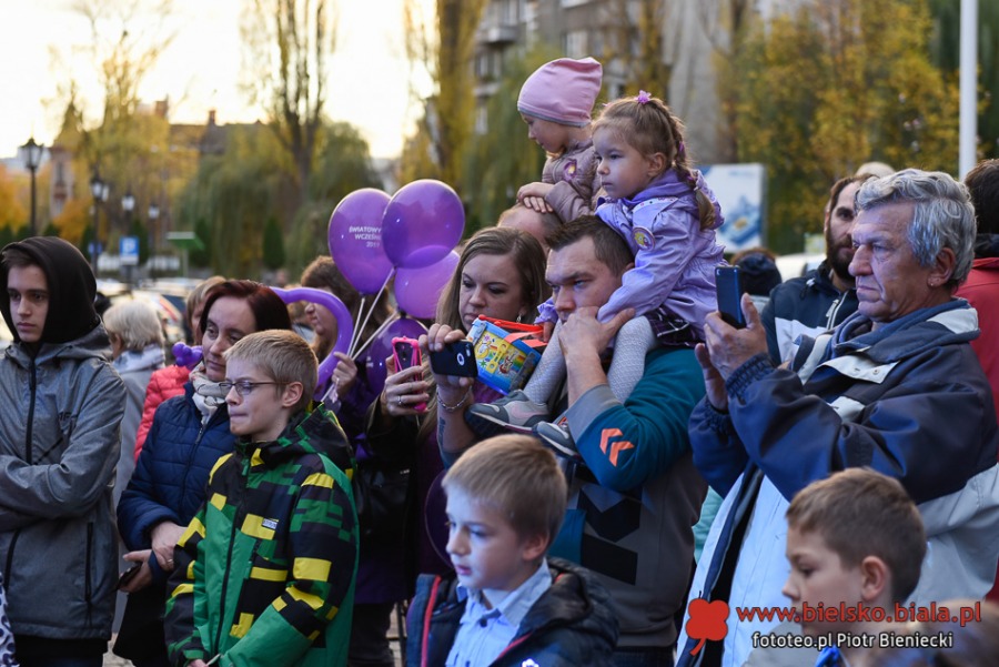 Rzeźba z lodu przed ratuszem. Dopóki bije serce dziecka, jest nadzieja ZDJĘCIA