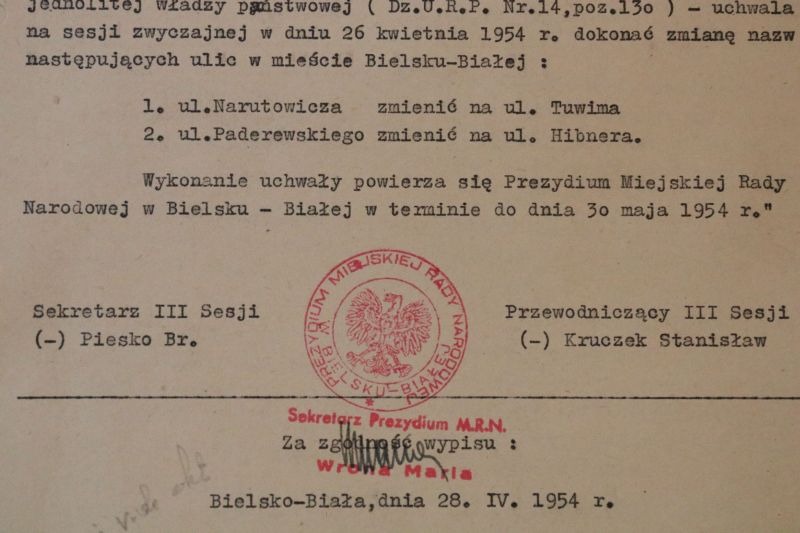 Jak Stalina wymieniano na Bohaterów Warszawy. Rewolucja na bielskich ulicach