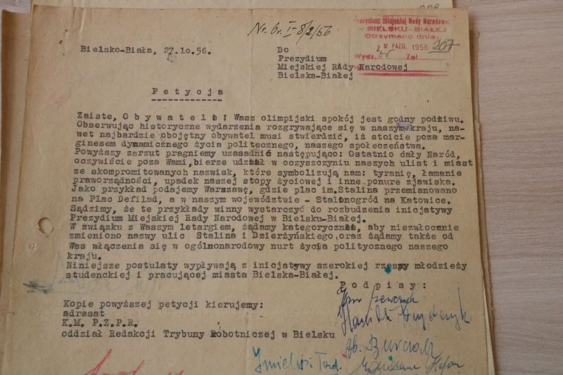 Jak Stalina wymieniano na Bohaterów Warszawy. Rewolucja na bielskich ulicach