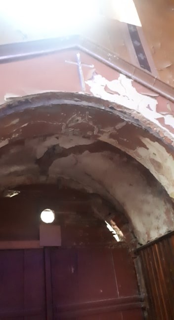 Archeolodzy weszli do  zamkowej kaplicy. Zbadają sprofanowane miejsca spoczynku